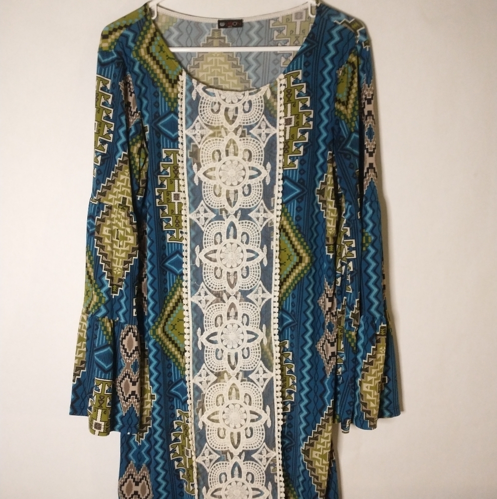 Vision patterned long sleeve dress size large